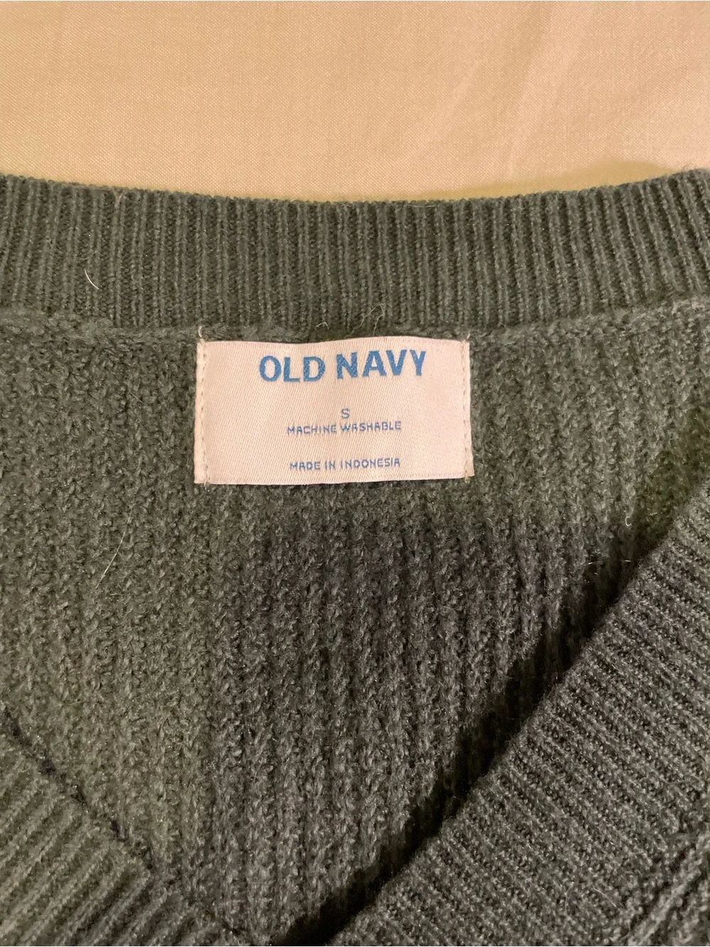 Old Navy V-Neck Crew Sweater in Dark Green